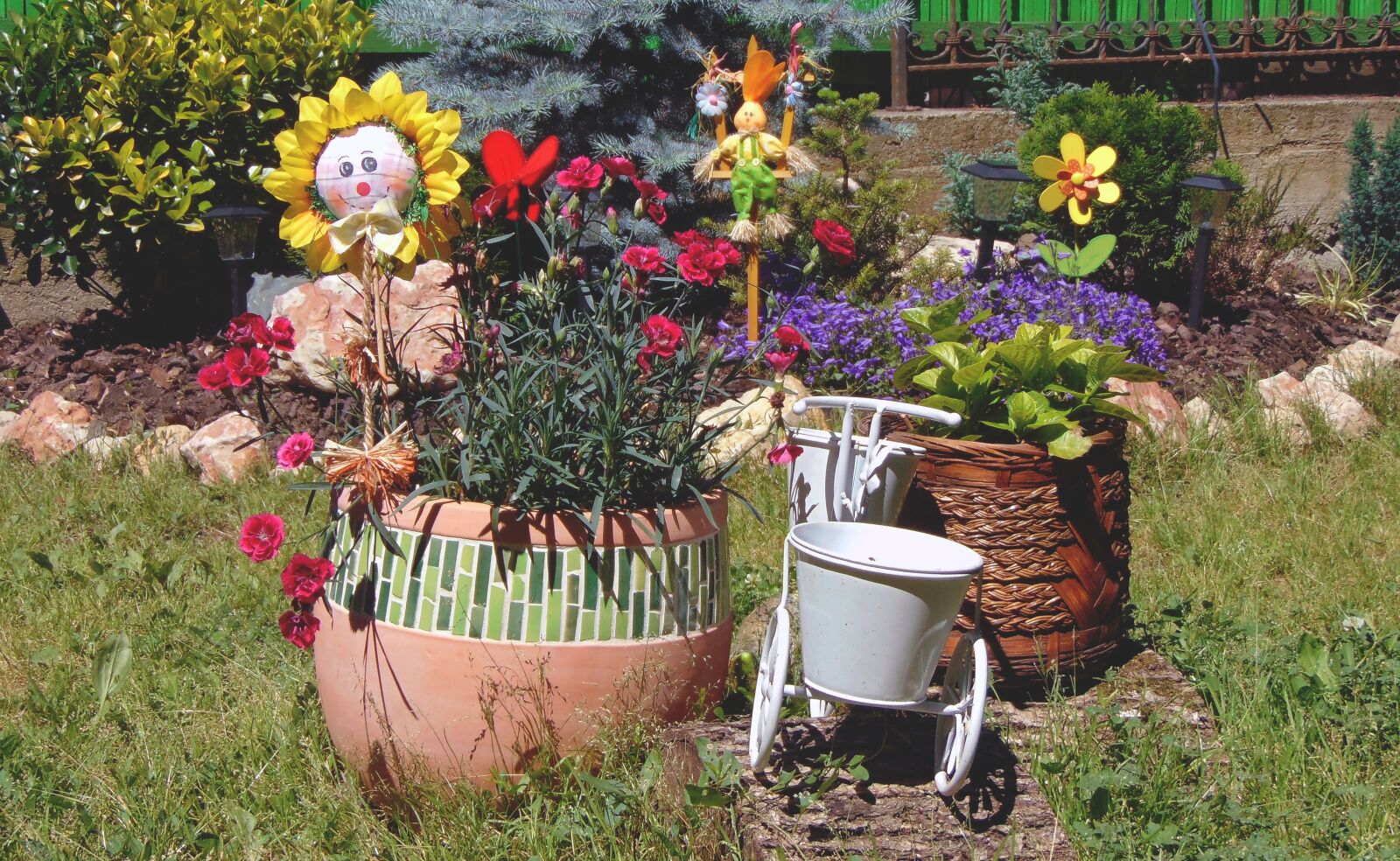 Sony Cyber-shot DSC-H300 sample photo. Flowers, garden, flower arrangement photography