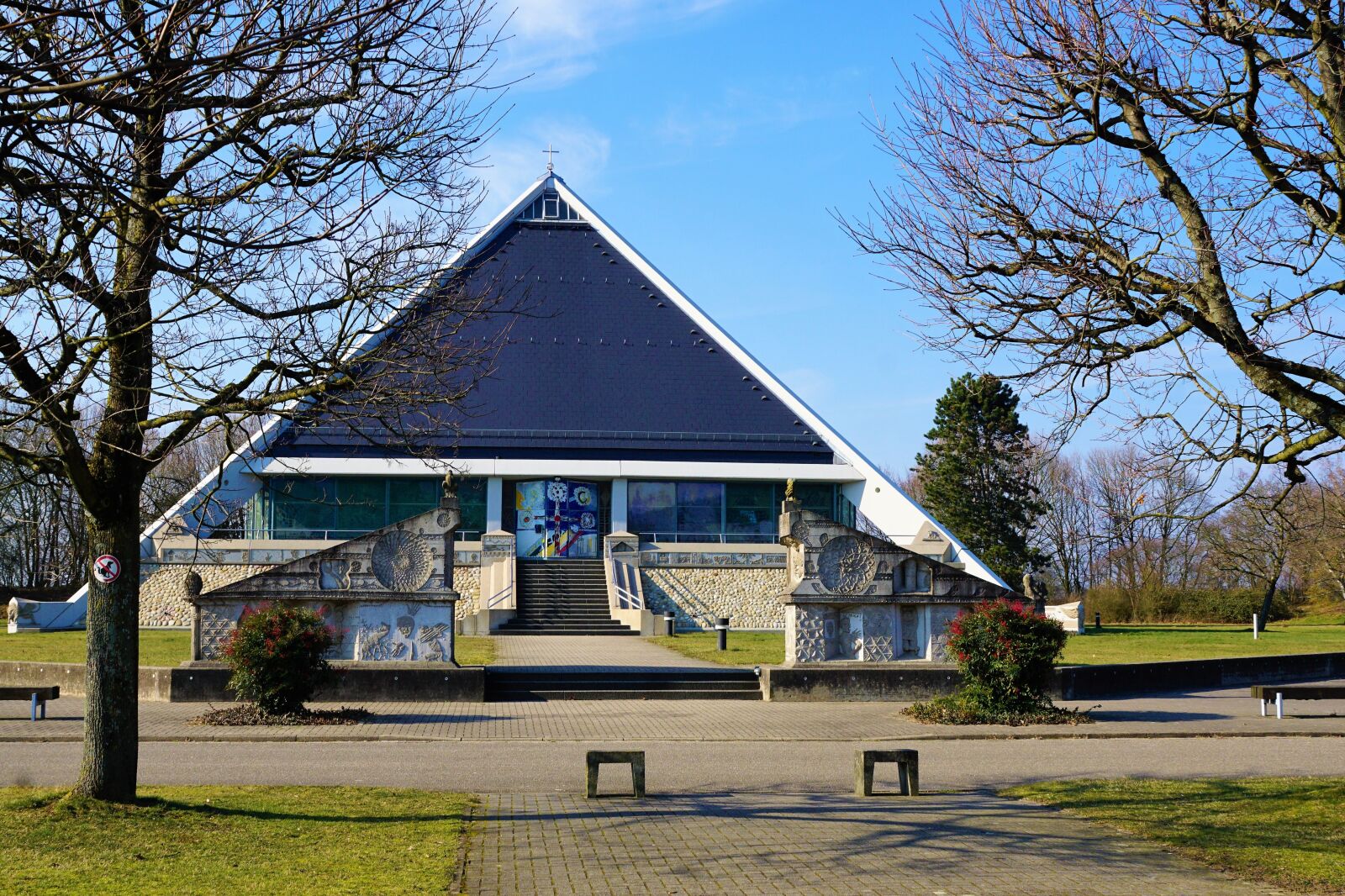 Sony ILCA-77M2 + Sony DT 16-50mm F2.8 SSM sample photo. Baden baden, church, park photography