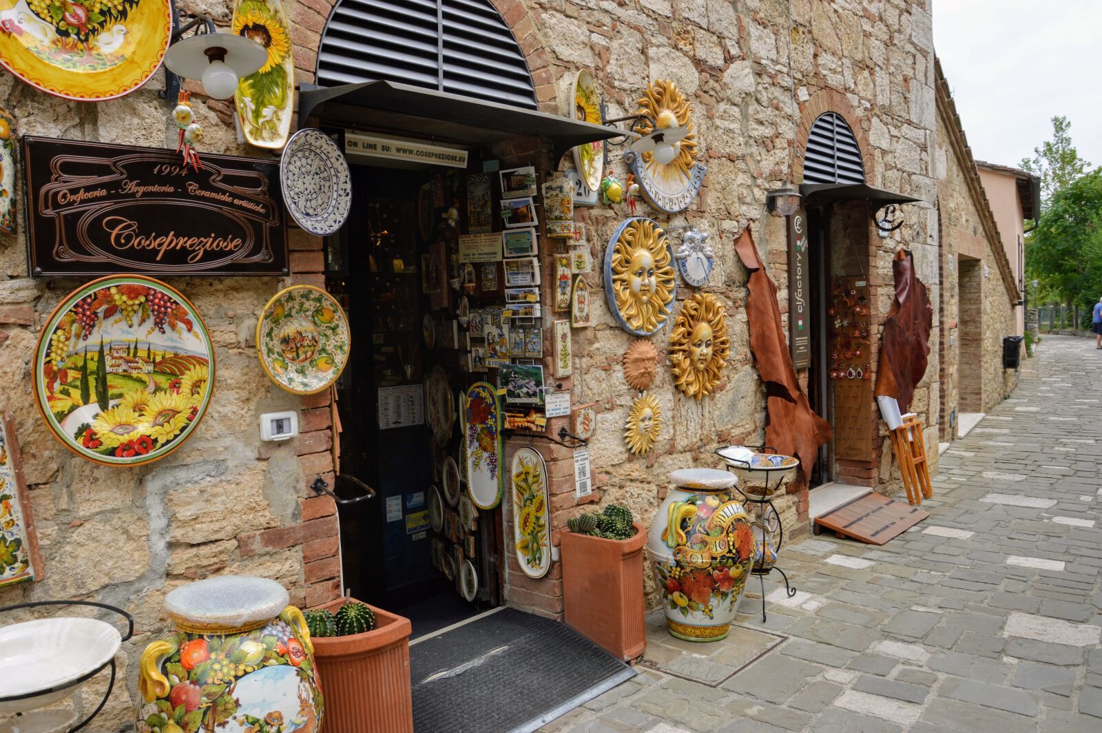 Nikon D3200 sample photo. Tuscany, pottery, mosaic photography