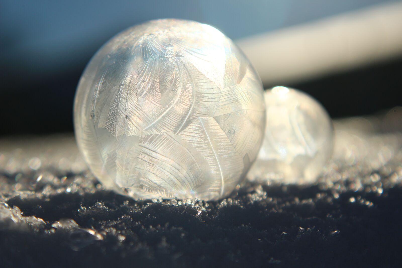 Canon EOS 100D (EOS Rebel SL1 / EOS Kiss X7) sample photo. Eiskristalle, soap bubble, winter photography
