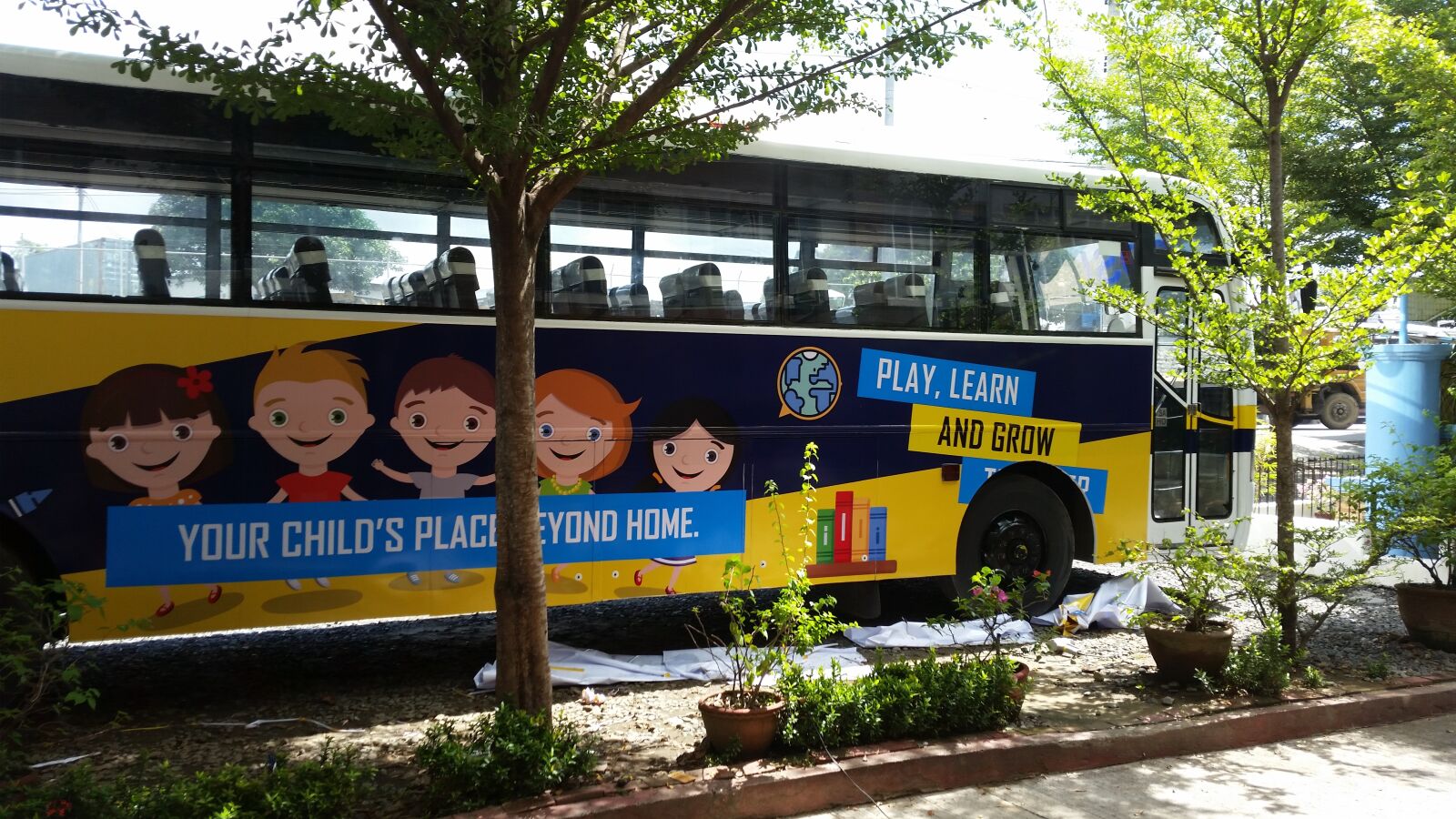 Samsung Galaxy S5 sample photo. School bus, bus, bus photography