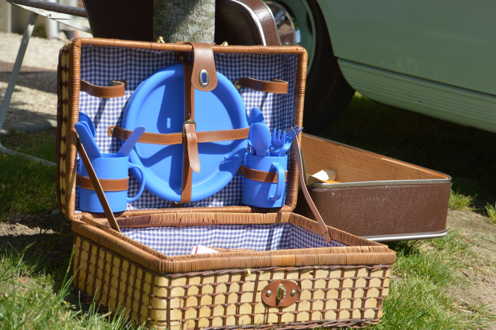 Nikon D3200 sample photo. Picnic, basket, cutlery photography