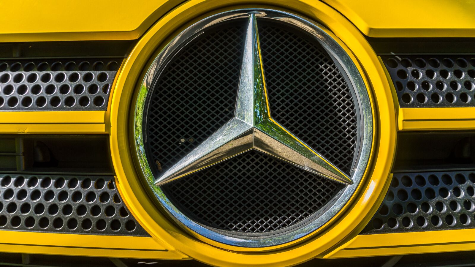 Sony Alpha a5000 (ILCE 5000) sample photo. Star, logo, mercedes photography