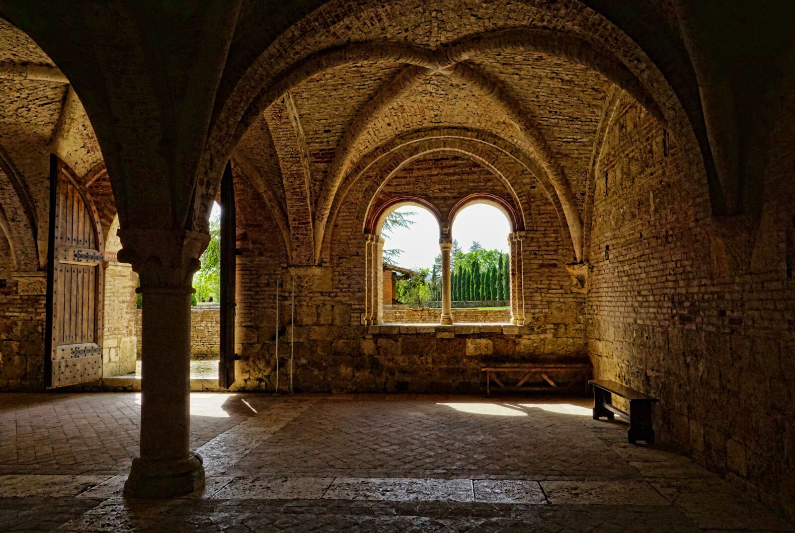Sony a6000 sample photo. Tuscany, architecture, arch photography