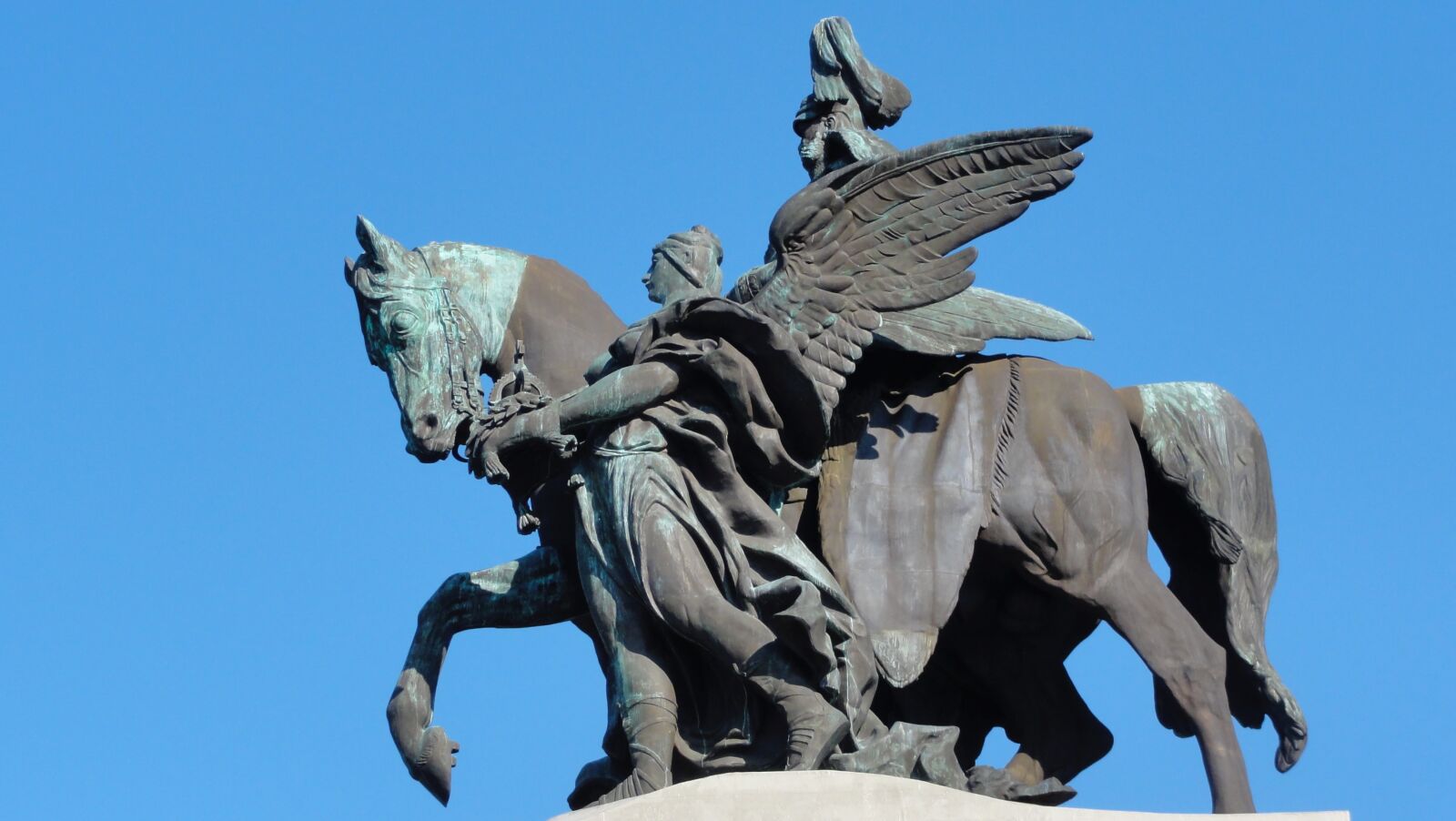 Sony DSC-HX5V sample photo. Cobelza, monument, horse photography
