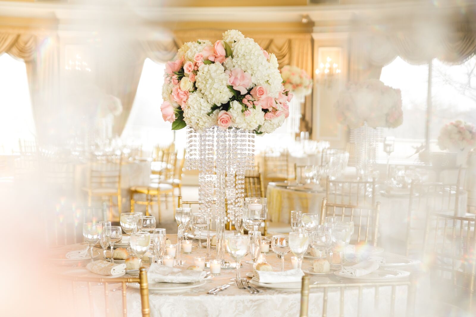 Canon EOS 5D Mark IV sample photo. Dining table, bouquet, flowers photography