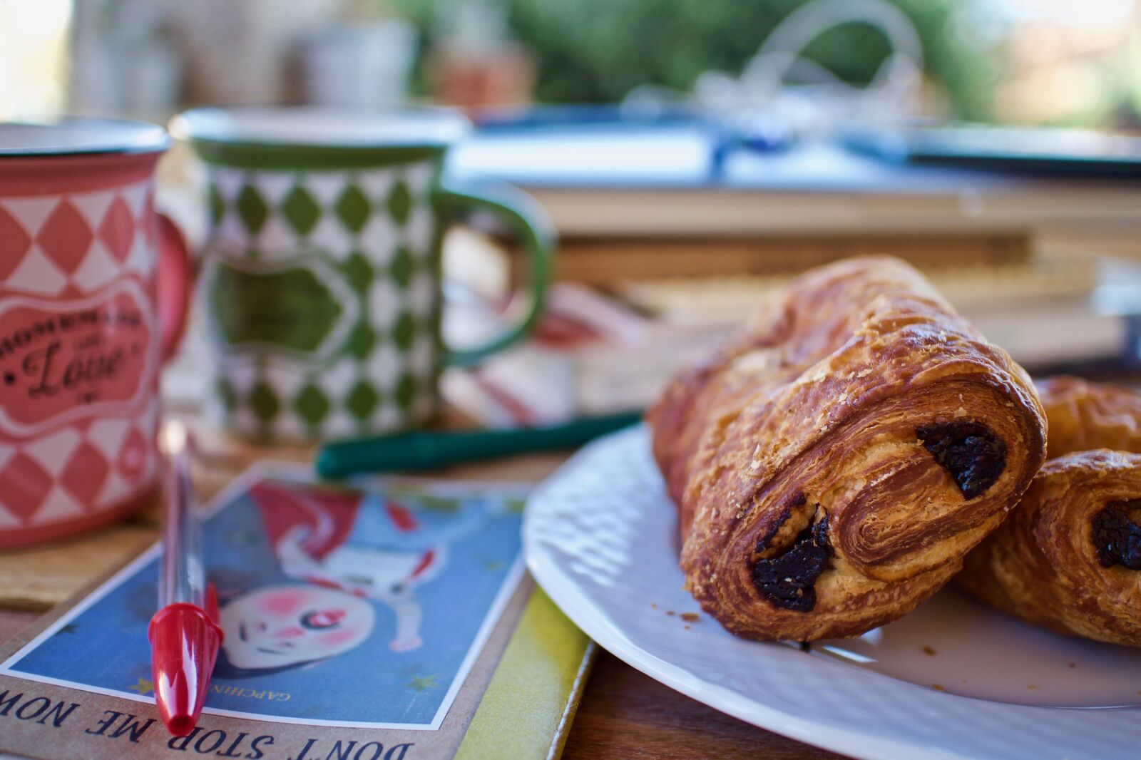 Canon EOS M sample photo. Breakfast, pause, croissant photography
