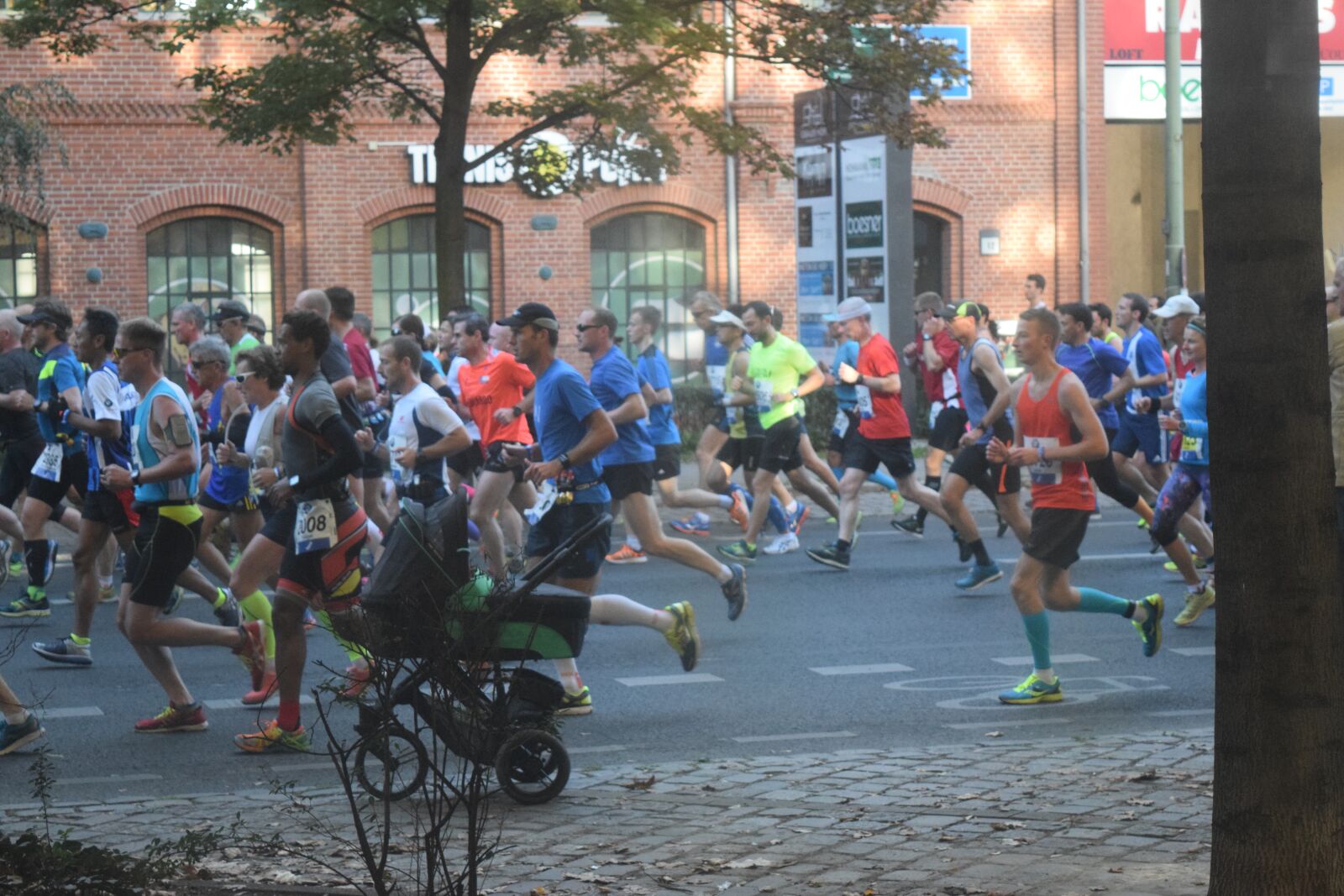 Nikon D3300 sample photo. Berlin, franklin street, marathon photography