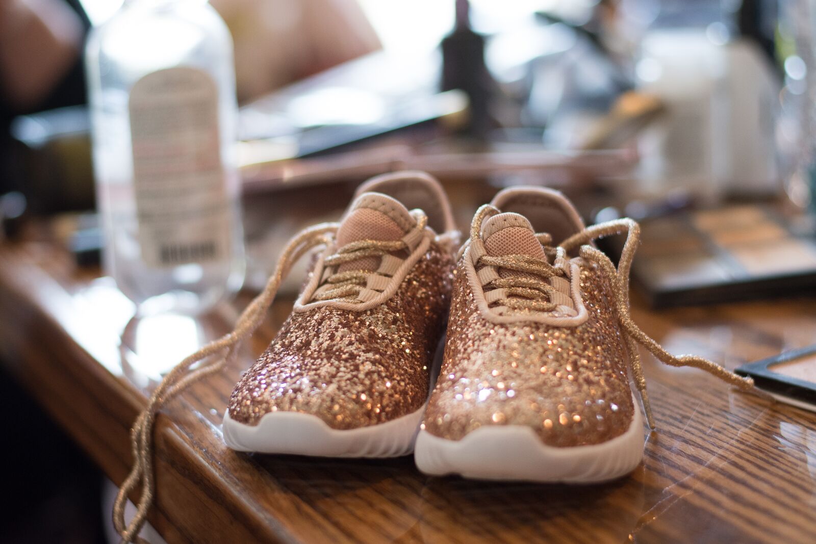 Nikon D7200 sample photo. Sneakers, rose gold, girl photography