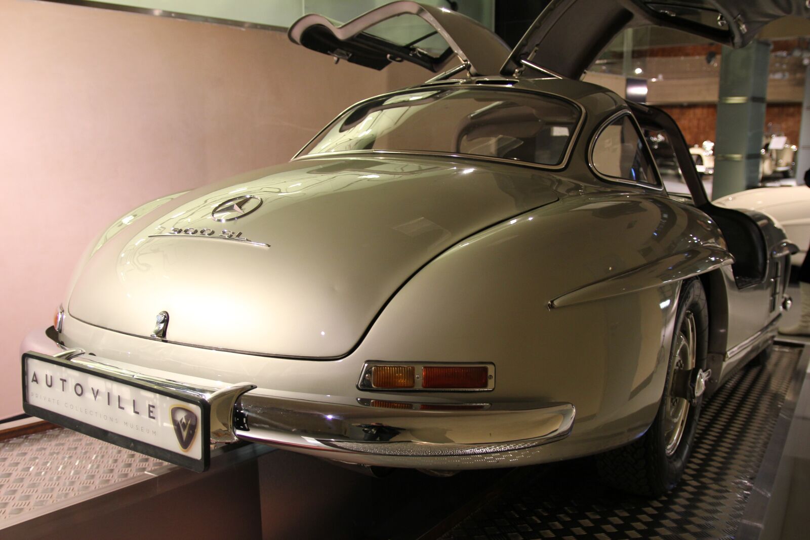Canon EOS 550D (EOS Rebel T2i / EOS Kiss X4) sample photo. Car, retro, auto photography