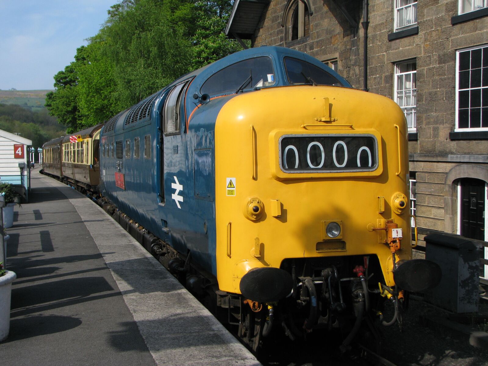 Canon POWERSHOT S5 IS sample photo. Deltic, train, diesel engine photography