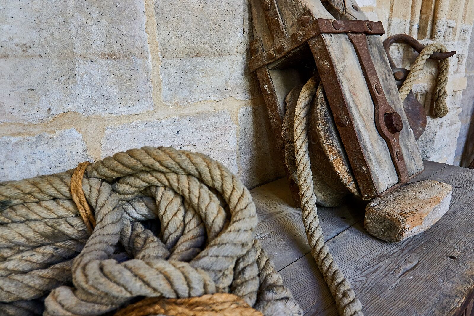 Sony a6000 sample photo. Old, tool, rope photography