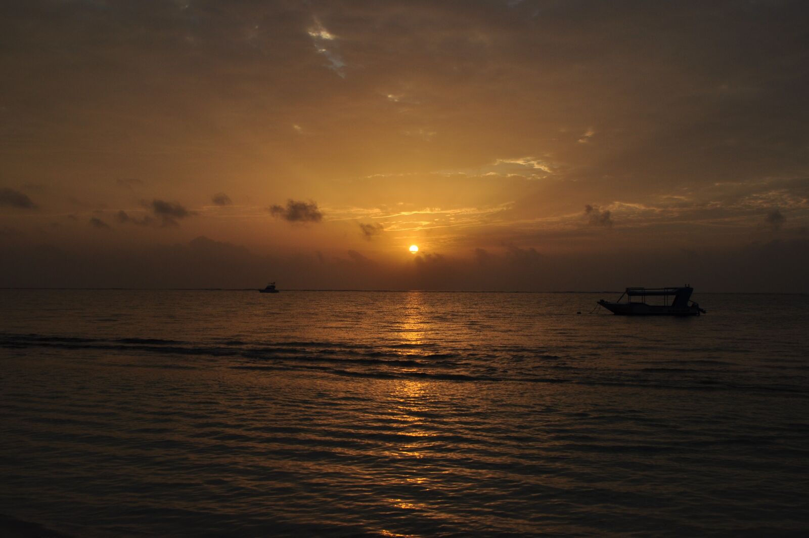 Nikon D5000 sample photo. Sunrise, waters, dawn photography