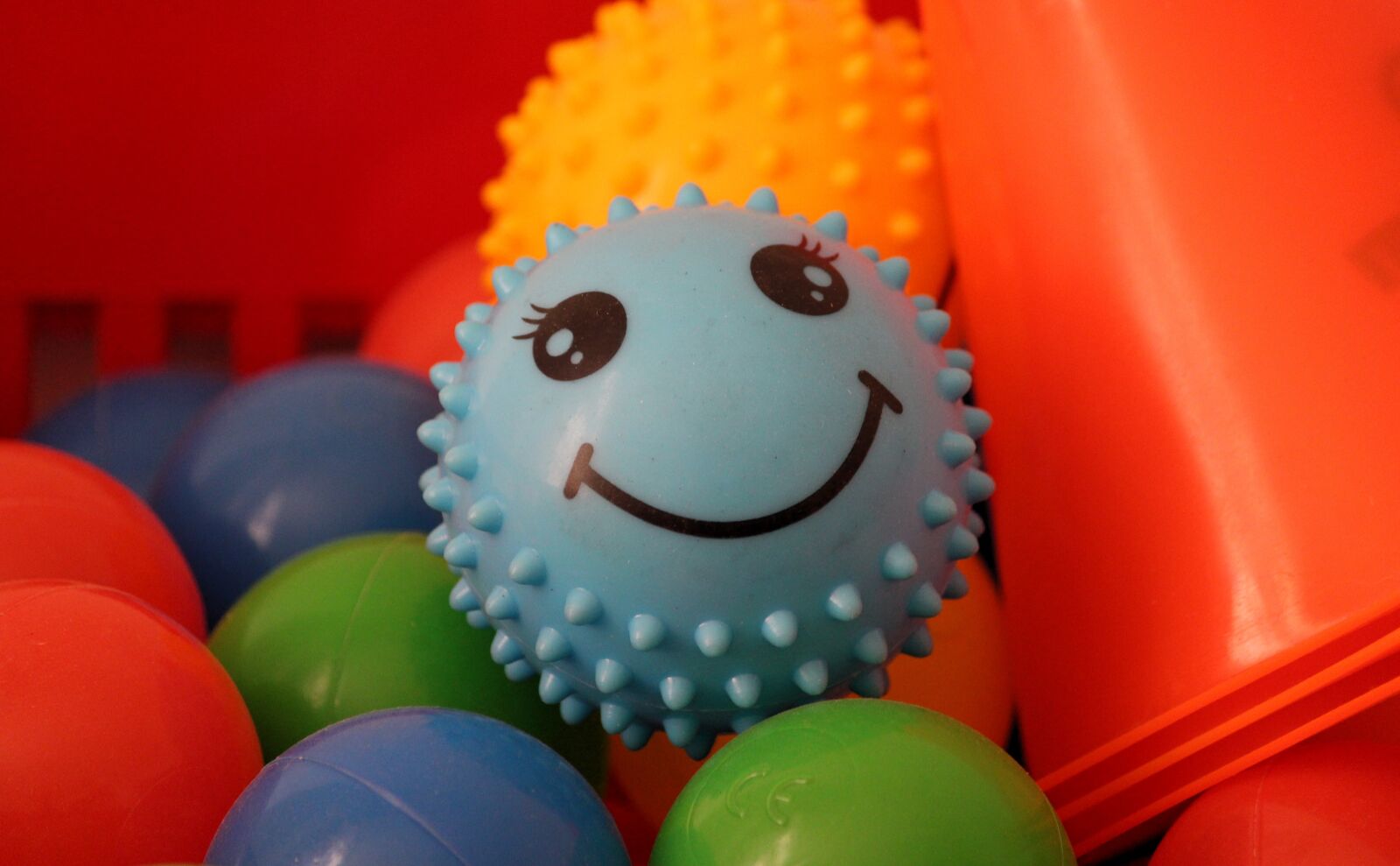 Canon EOS 650D (EOS Rebel T4i / EOS Kiss X6i) sample photo. Ball, nap, ball pit photography