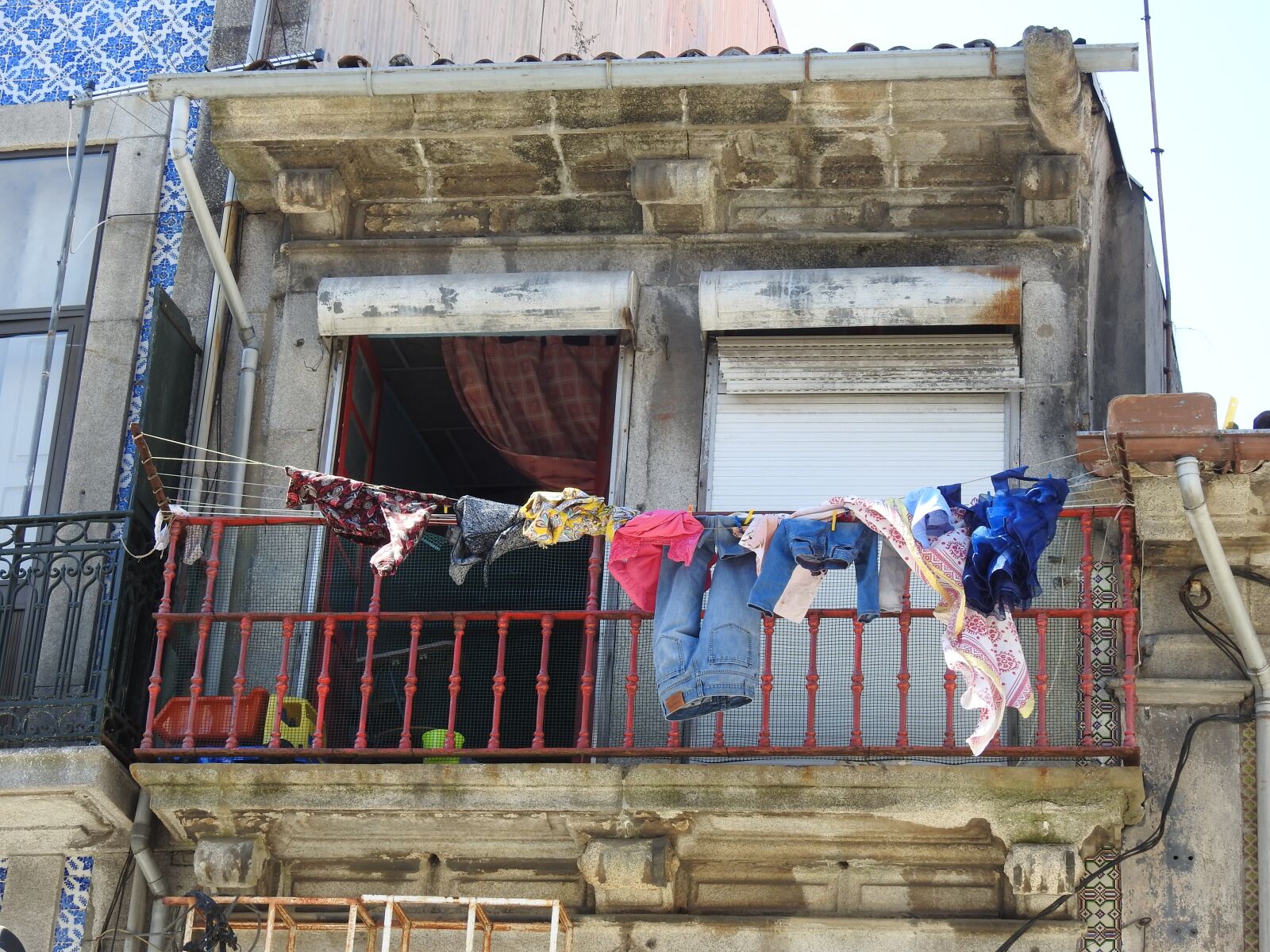 Nikon Coolpix P900 sample photo. Balcony, drying laundry, laundry photography