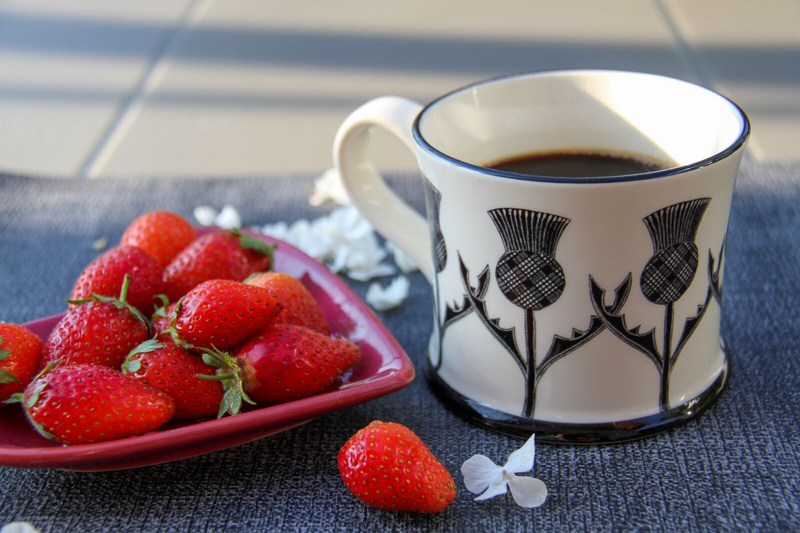 Canon EOS 7D sample photo. Strawberries, coffee, breakfast photography