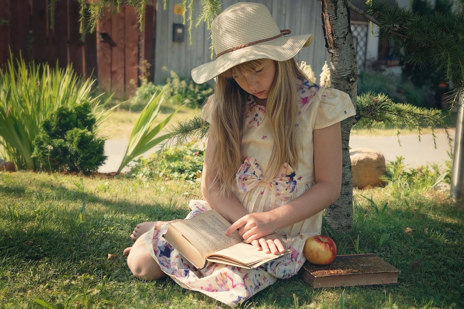 Nikon D750 sample photo. Girl, child, read photography