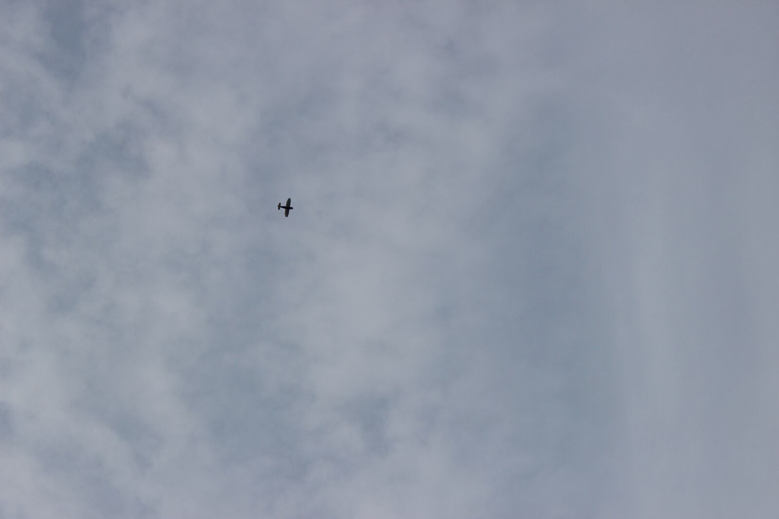 Canon EOS 600D (Rebel EOS T3i / EOS Kiss X5) sample photo. Clouds, sky, aircraft photography