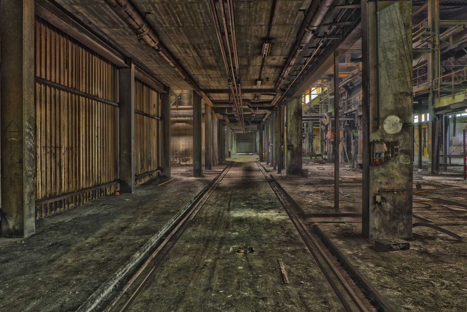 Olympus OM-D E-M10 sample photo. Lost places, factory, hall photography