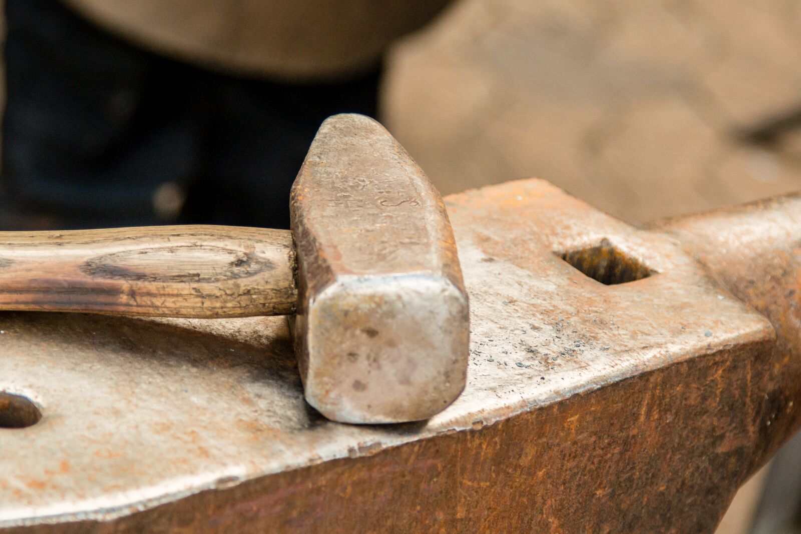 Canon EOS 70D + Canon EF 24-105mm F4L IS USM sample photo. Anvil, hammer, forge photography