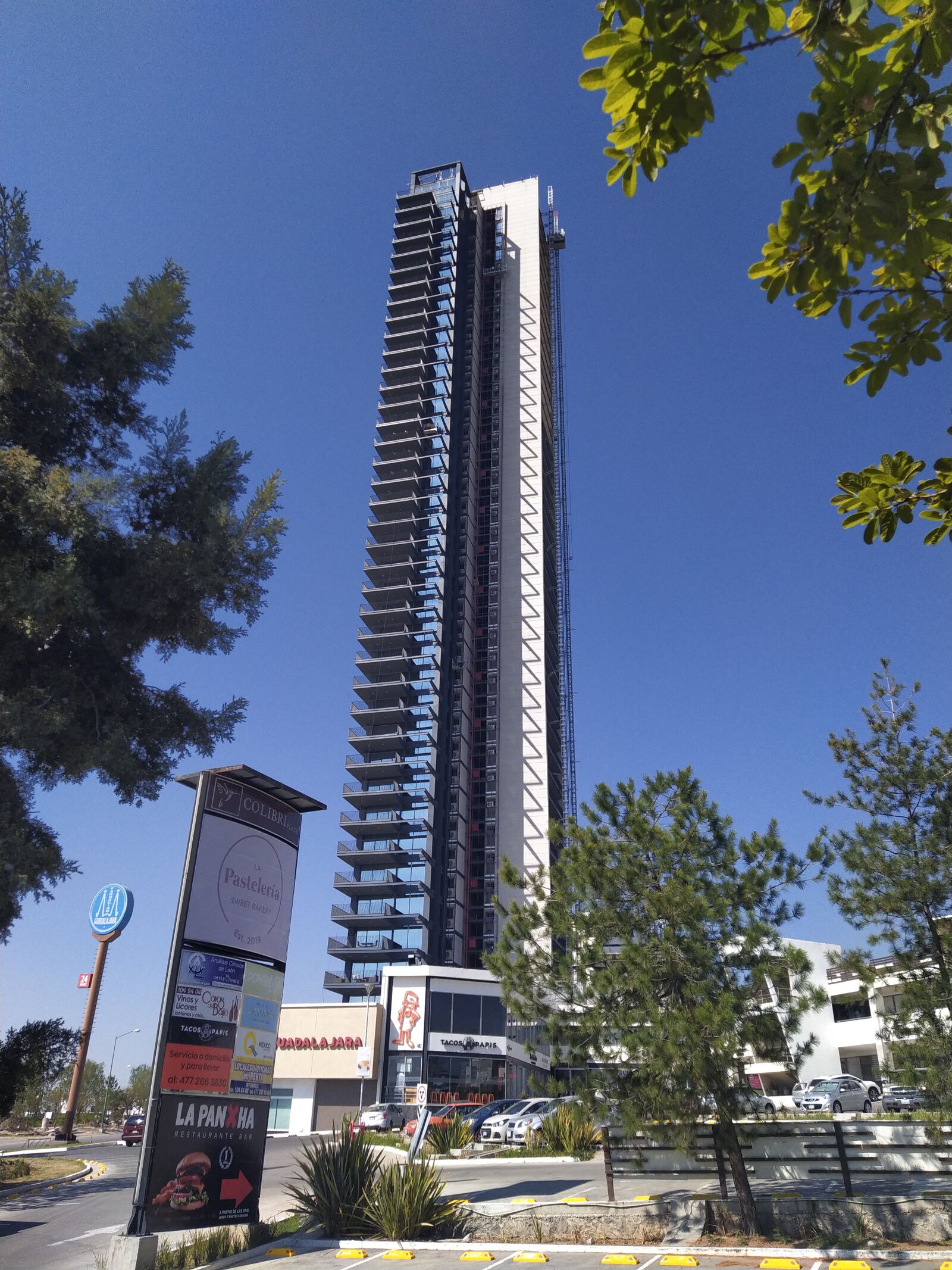 Xiaomi Redmi Note 7 sample photo. Tower, great, garden photography