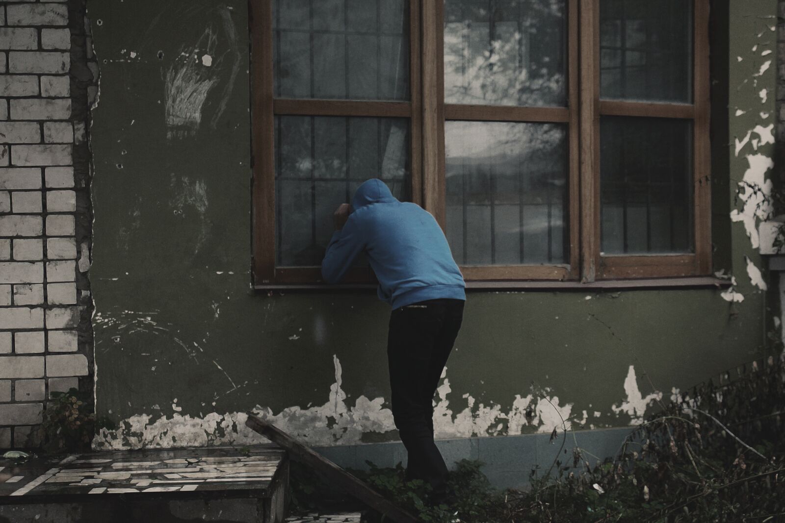 Canon EOS 650D (EOS Rebel T4i / EOS Kiss X6i) sample photo. Devastation, peeping, theft photography