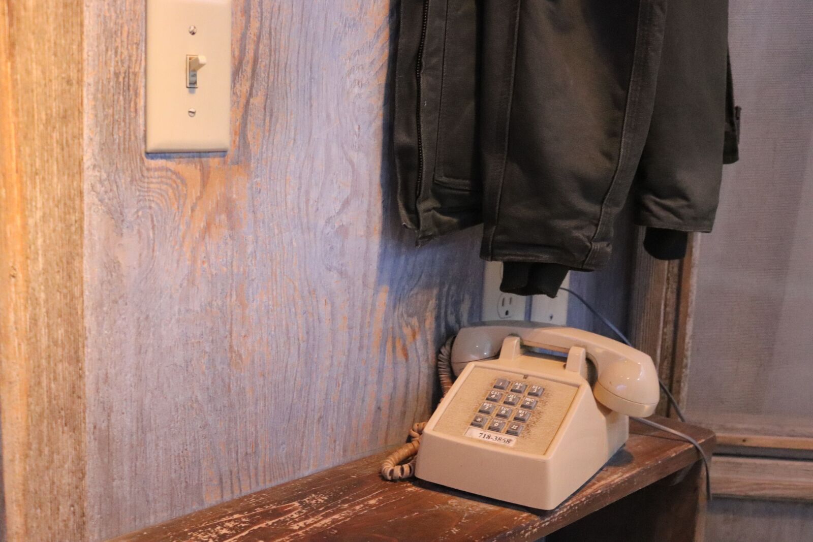 Canon EOS 200D (EOS Rebel SL2 / EOS Kiss X9) sample photo. Phone, light switch, retro photography