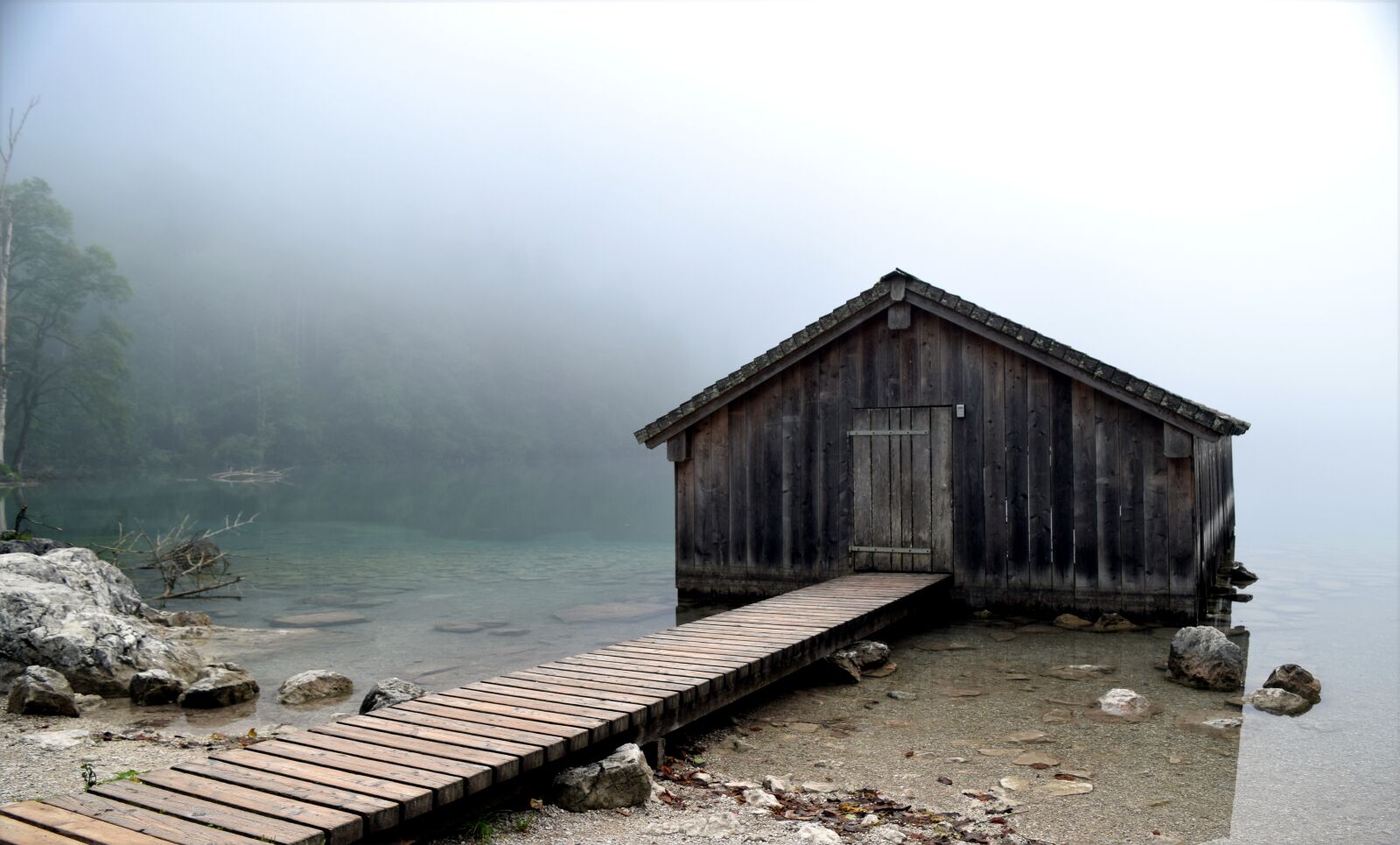 Nikon D5300 sample photo. Lake, fog, hut photography