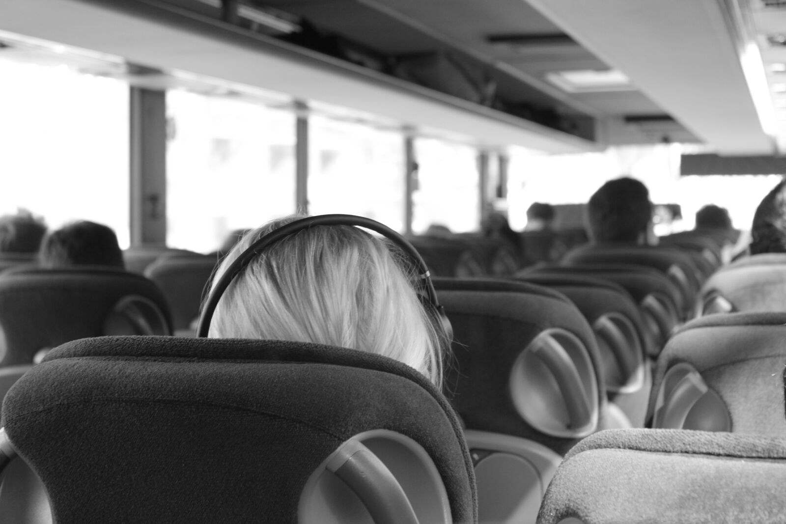 Canon EOS 550D (EOS Rebel T2i / EOS Kiss X4) sample photo. Bus, vehicle, travel photography