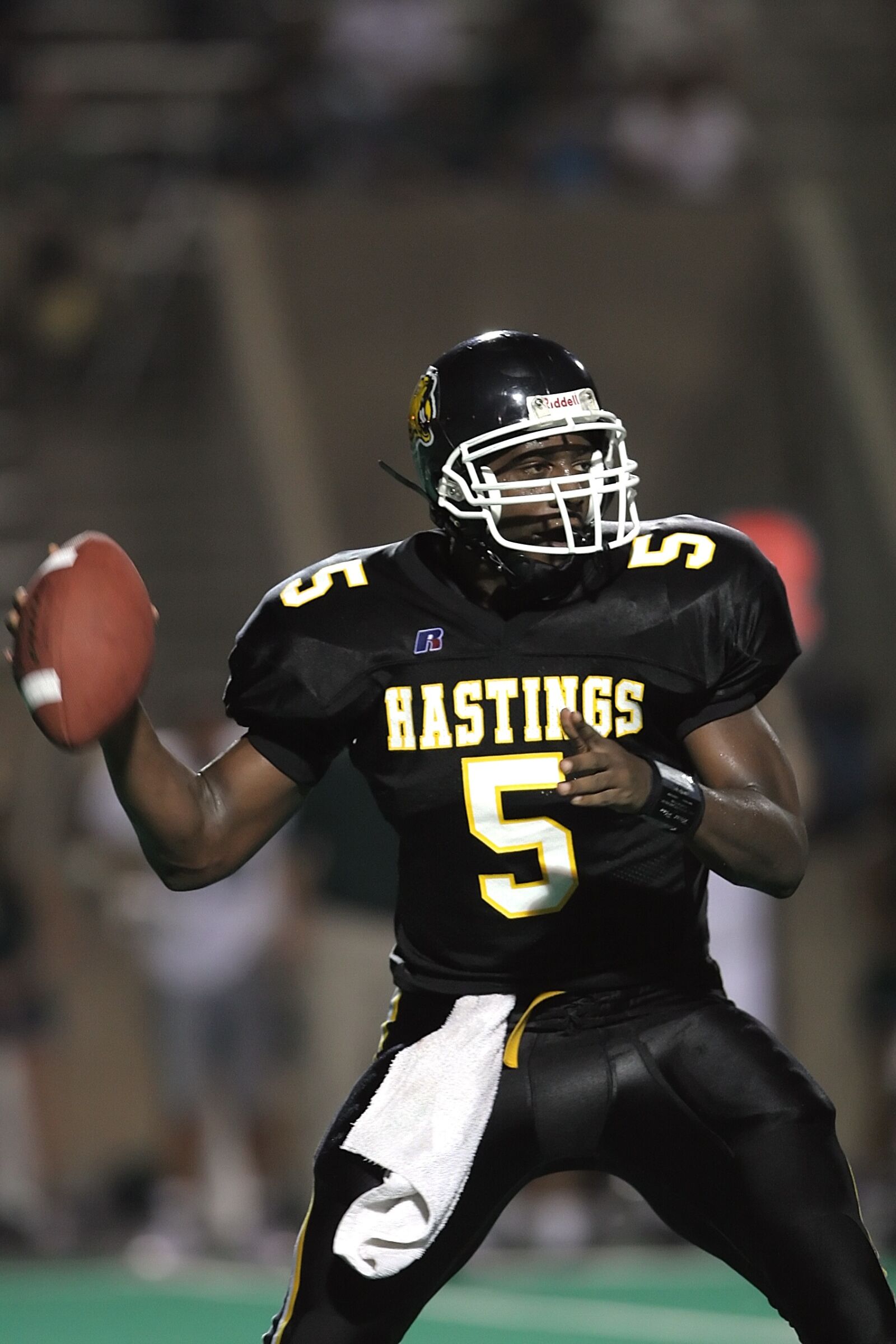 Canon EOS 20D sample photo. Quarterback, passer, throwing photography