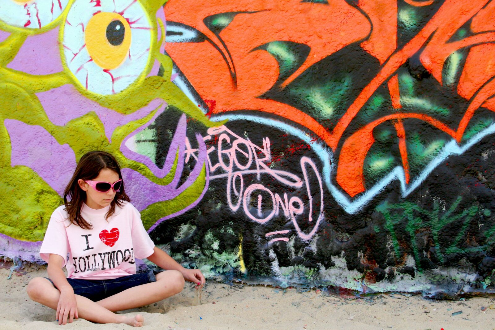 Canon EOS 20D sample photo. Graffiti, hollywood, sunglasses photography
