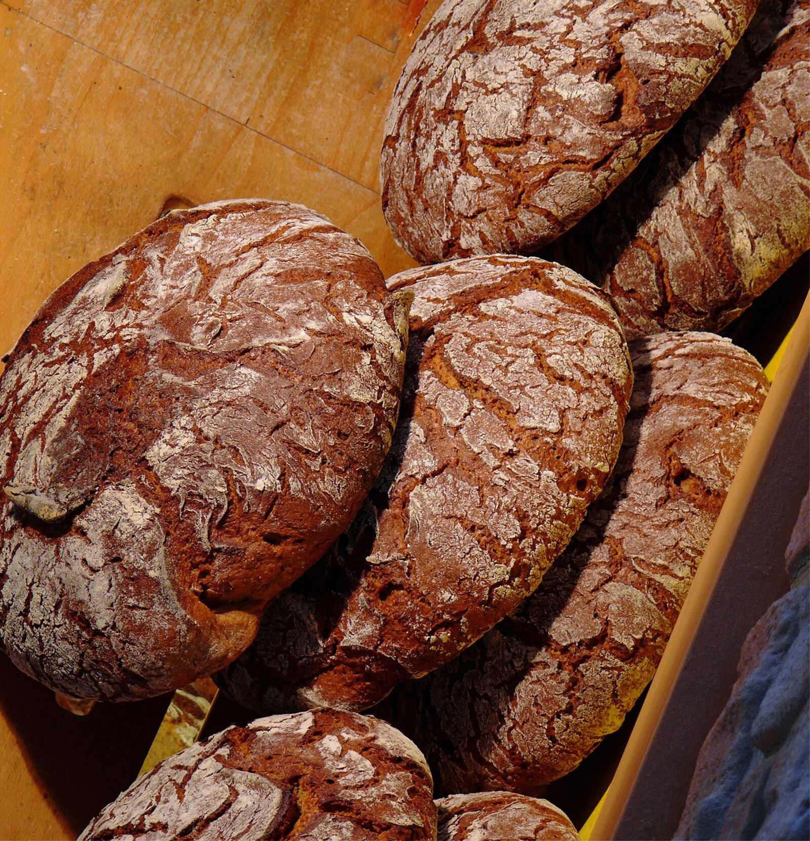 Leica V-LUX 1 sample photo. Bread, daily bread, baker photography