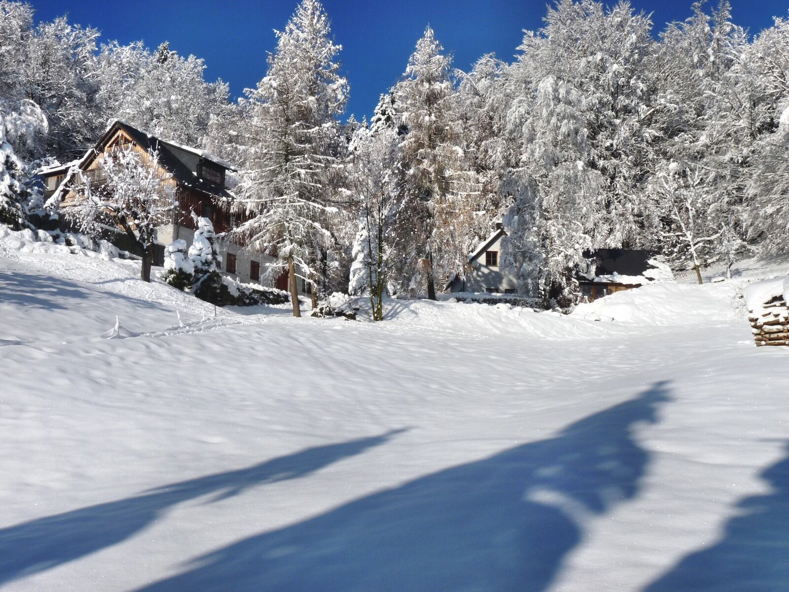 Panasonic Lumix DMC-FZ28 sample photo. Winterlandschft, lonely house, atmosphere photography