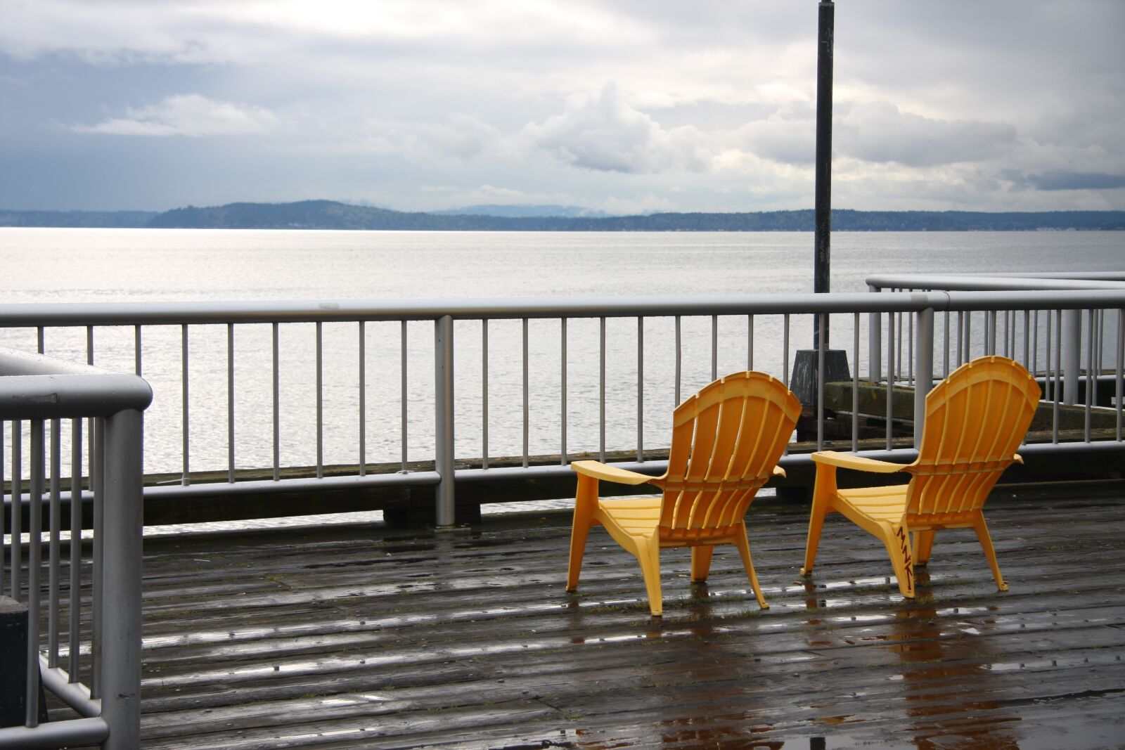 Canon EOS 40D sample photo. Seattle, chairs, looking at photography