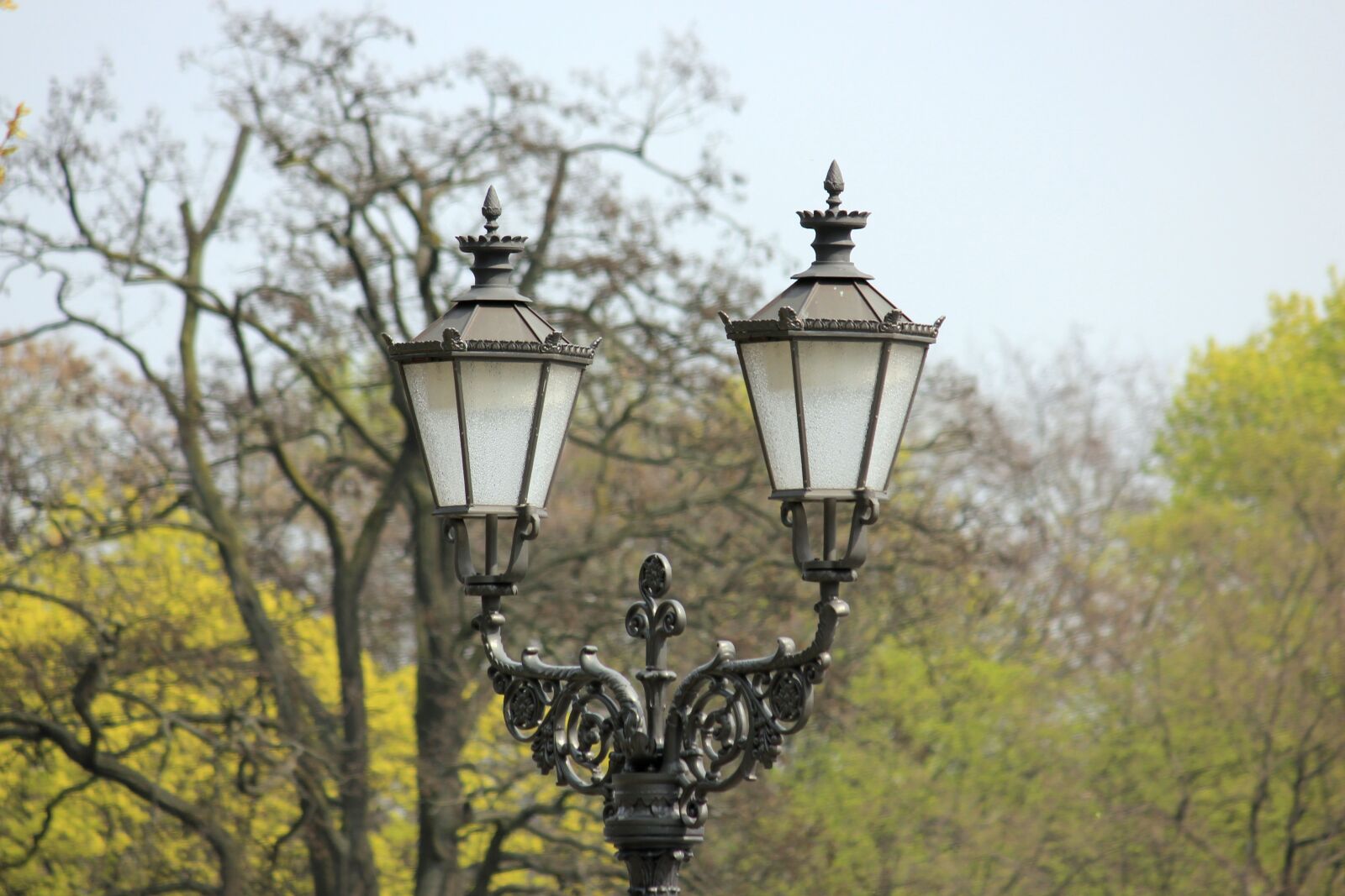 Canon EOS 550D (EOS Rebel T2i / EOS Kiss X4) sample photo. Lantern, berlin, architecture photography