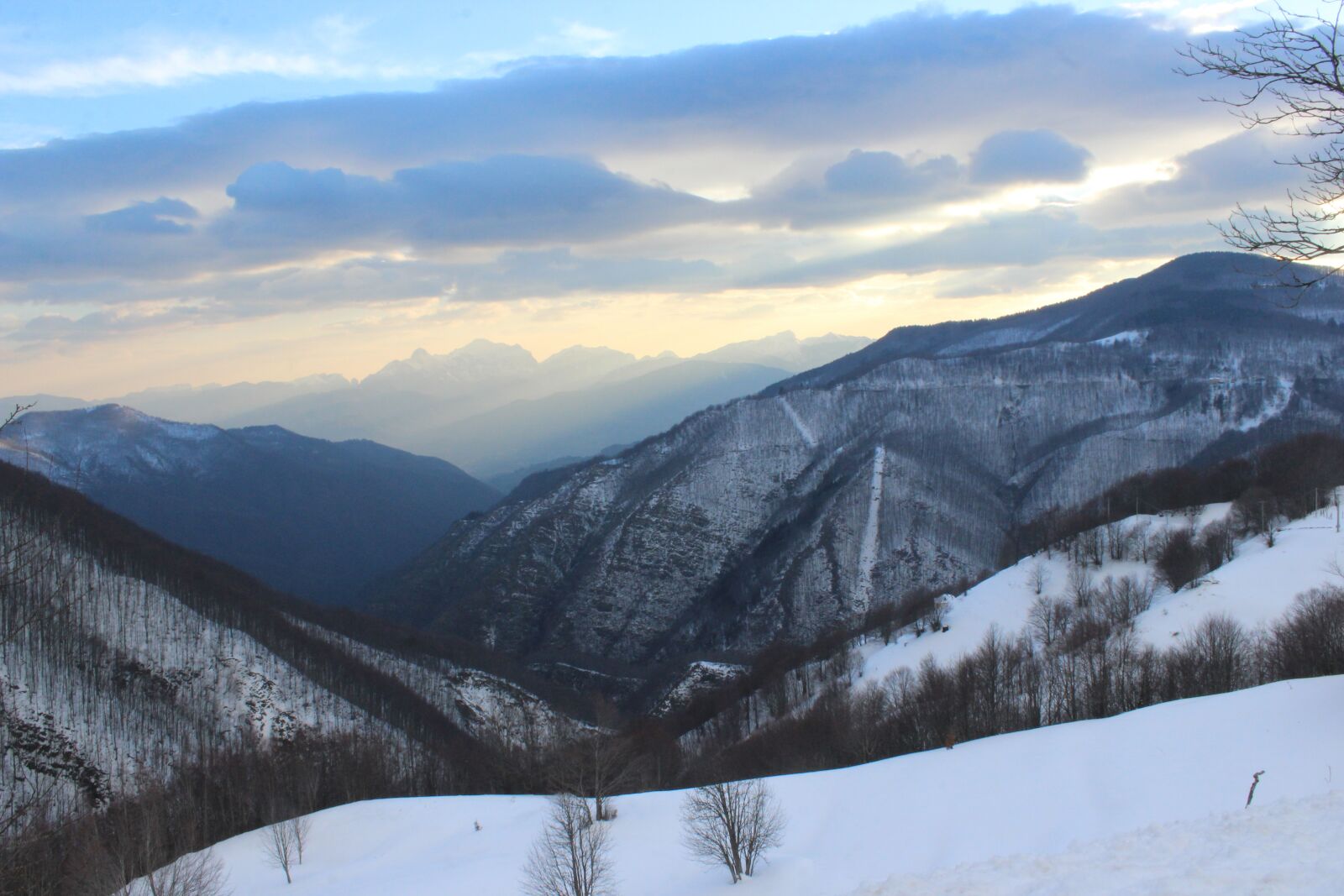 Canon EOS 600D (Rebel EOS T3i / EOS Kiss X5) sample photo. Mountains, landscape, panorama photography
