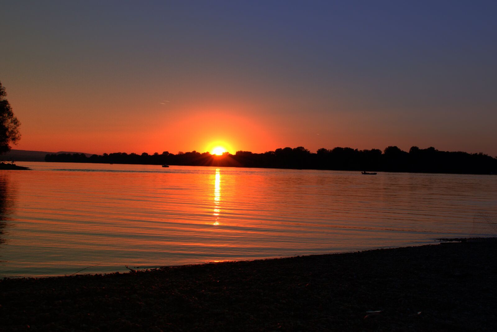 Nikon D3300 sample photo. Sunset, waterfront, nature photography