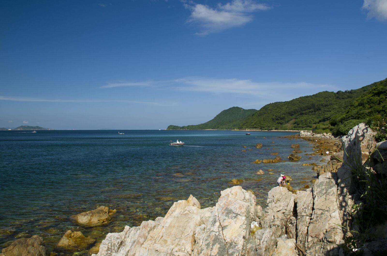 Nikon D7000 sample photo. Stone, reef, blue sky photography