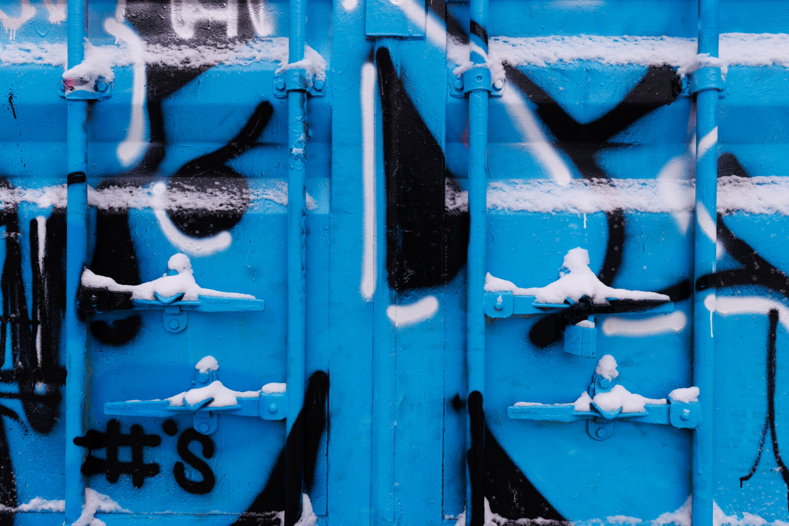 Canon EOS R7 sample photo. Graffiti container 16mm photography