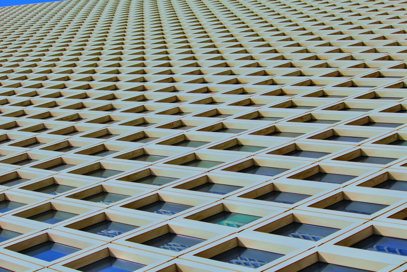 Canon EOS 700D (EOS Rebel T5i / EOS Kiss X7i) sample photo. Building, israel, tel aviv photography
