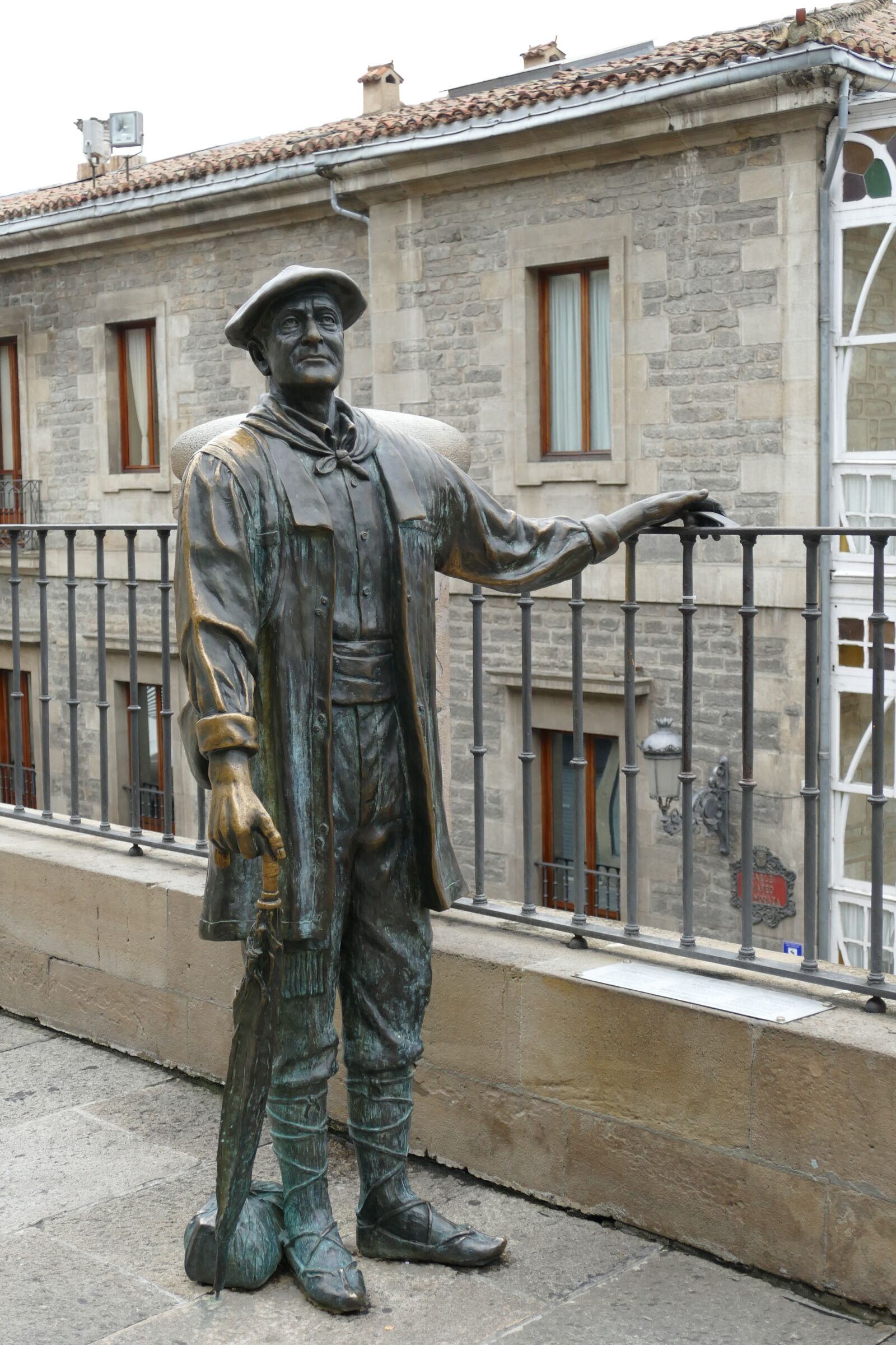 Panasonic Lumix DMC-FZ1000 sample photo. Statue, image, brass photography
