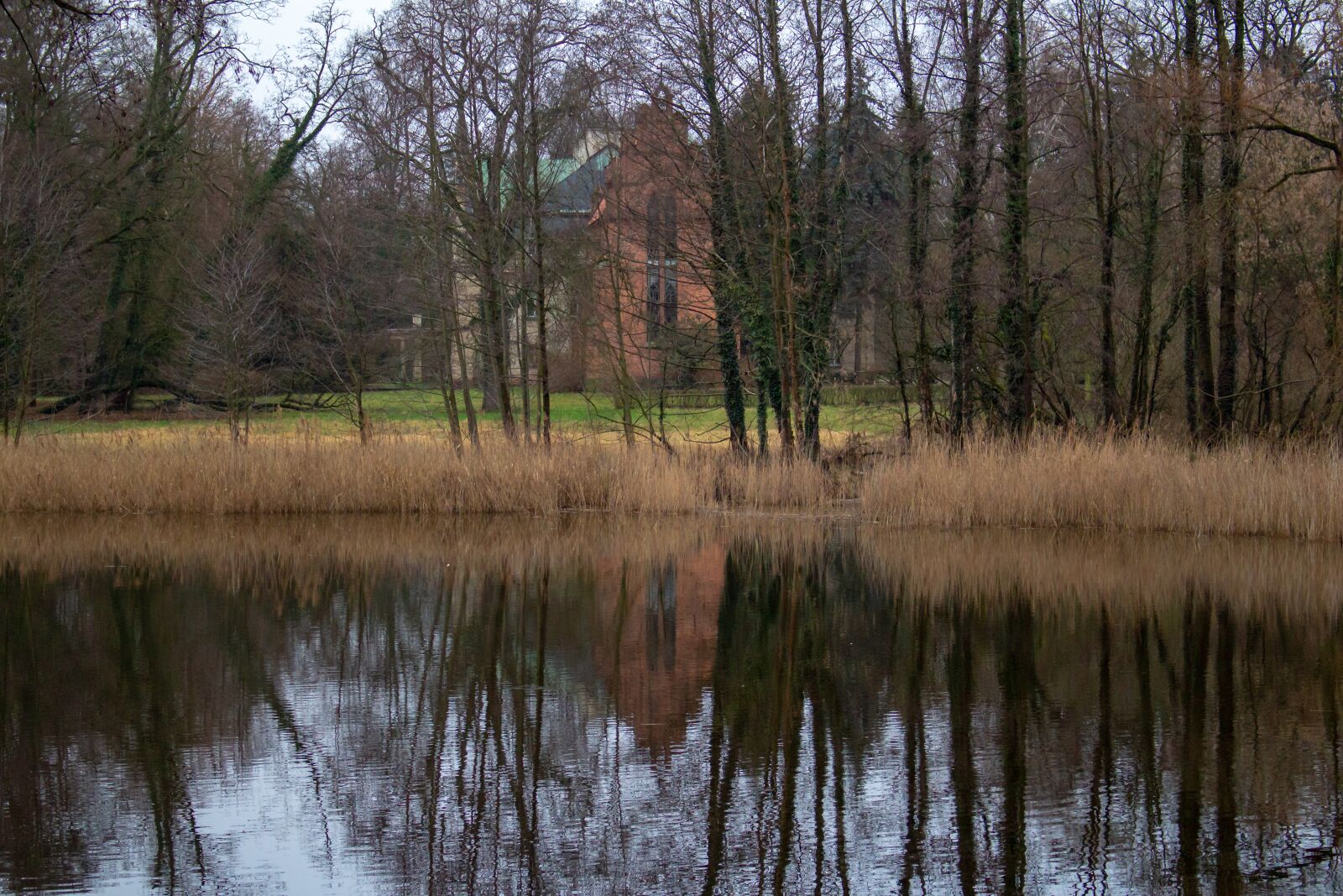 Canon EOS 100D (EOS Rebel SL1 / EOS Kiss X7) sample photo. Landscape, church, reflection photography