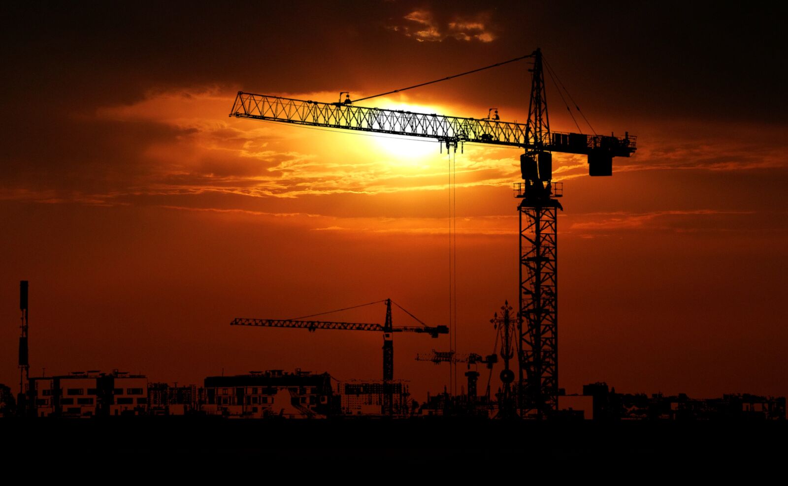 Panasonic Lumix DMC-FZ200 sample photo. Sunset, urban landscape, crane photography