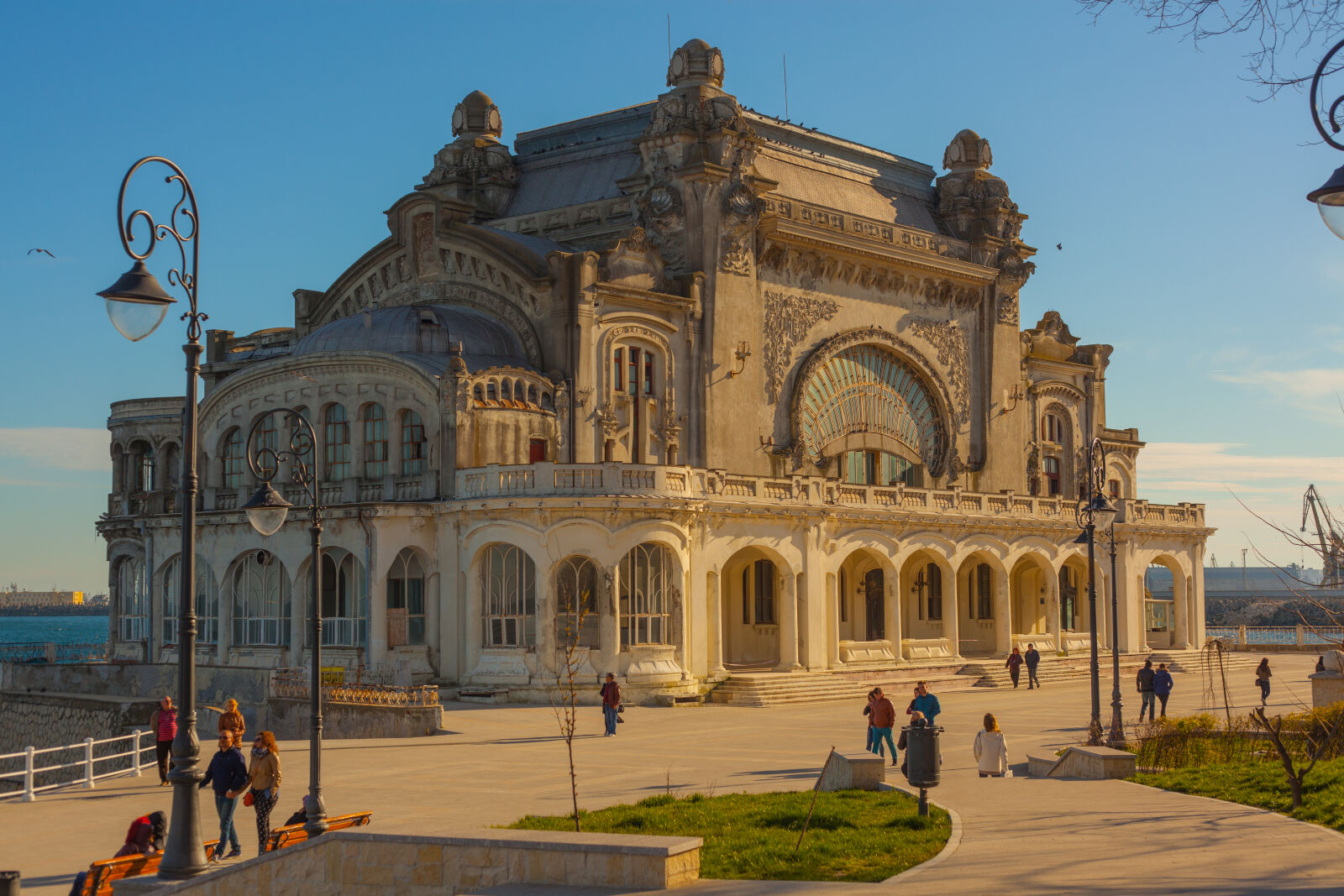 Canon EF 50mm F1.8 II sample photo. Building, casino, constanta, lamp photography