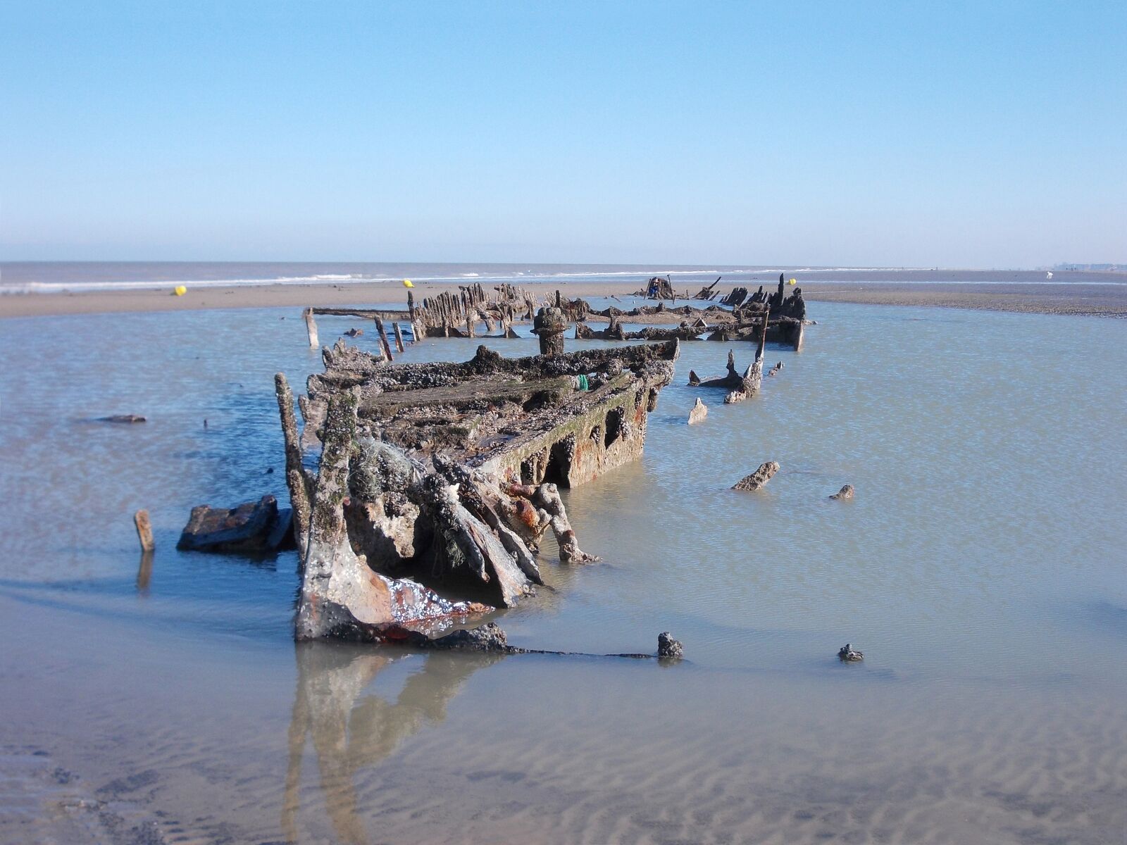 Nikon COOLPIX L25 sample photo. Wreck, boat, ship photography