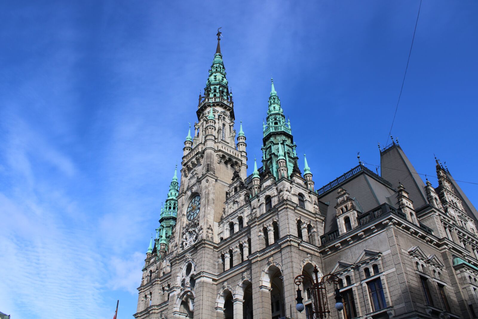 Canon EOS 2000D (EOS Rebel T7 / EOS Kiss X90 / EOS 1500D) sample photo. Town hall, building, architecture photography
