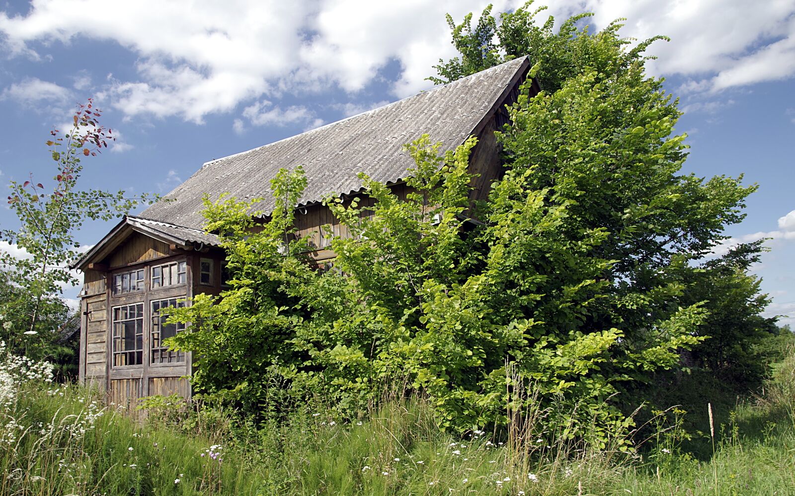 Pentax K-S2 sample photo. Cottage, old, wooden photography