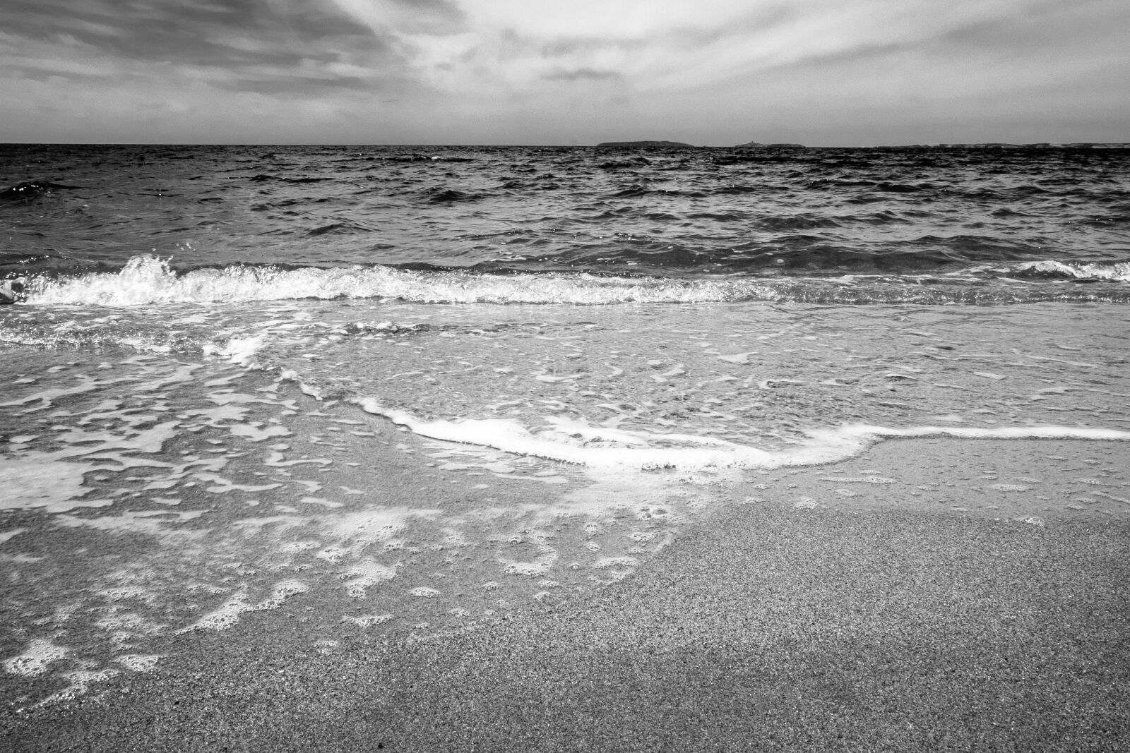 Fujifilm X-T10 sample photo. Beach, cloud, mood, sand photography