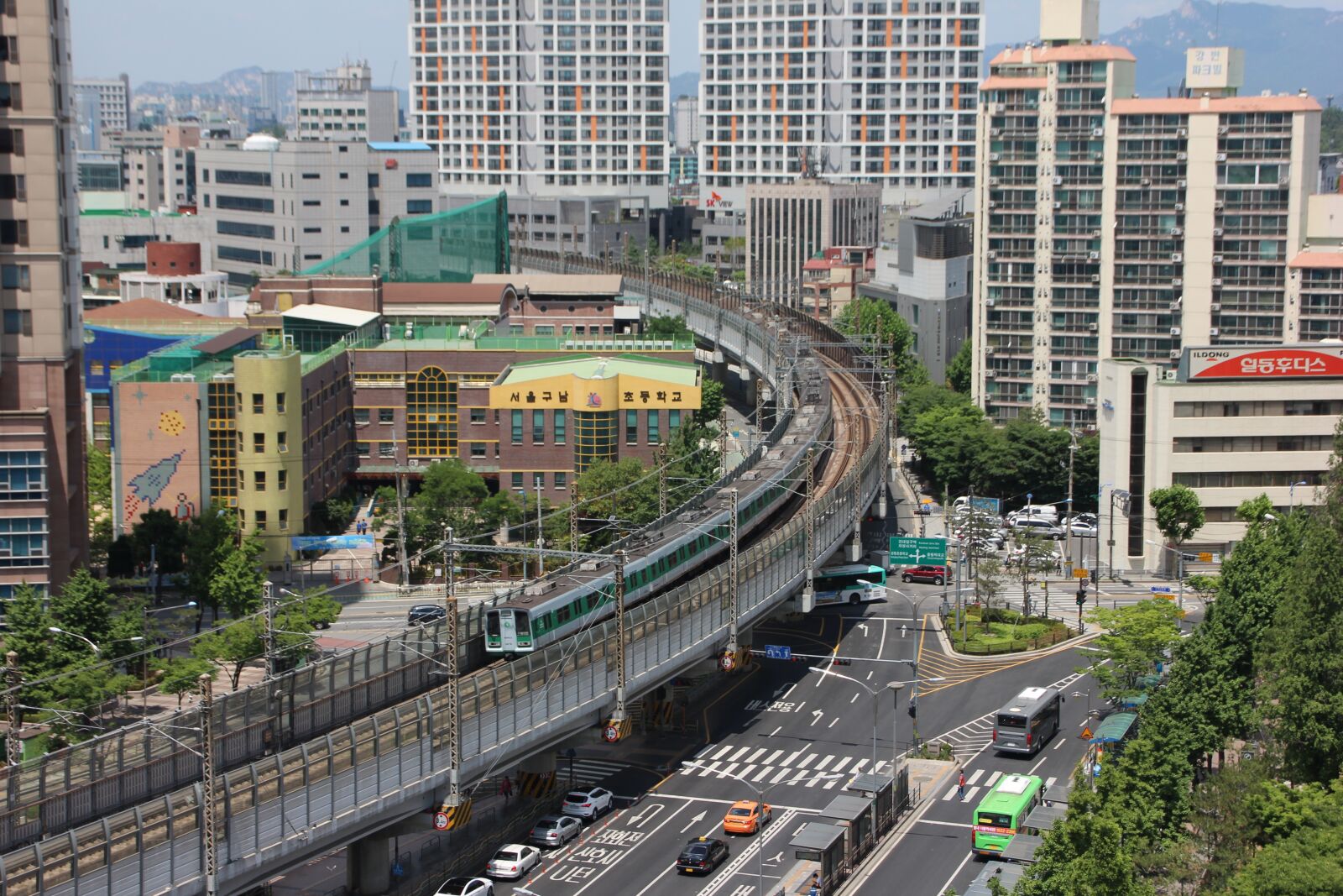 Canon EOS 600D (Rebel EOS T3i / EOS Kiss X5) sample photo. Train, subway, republic of photography