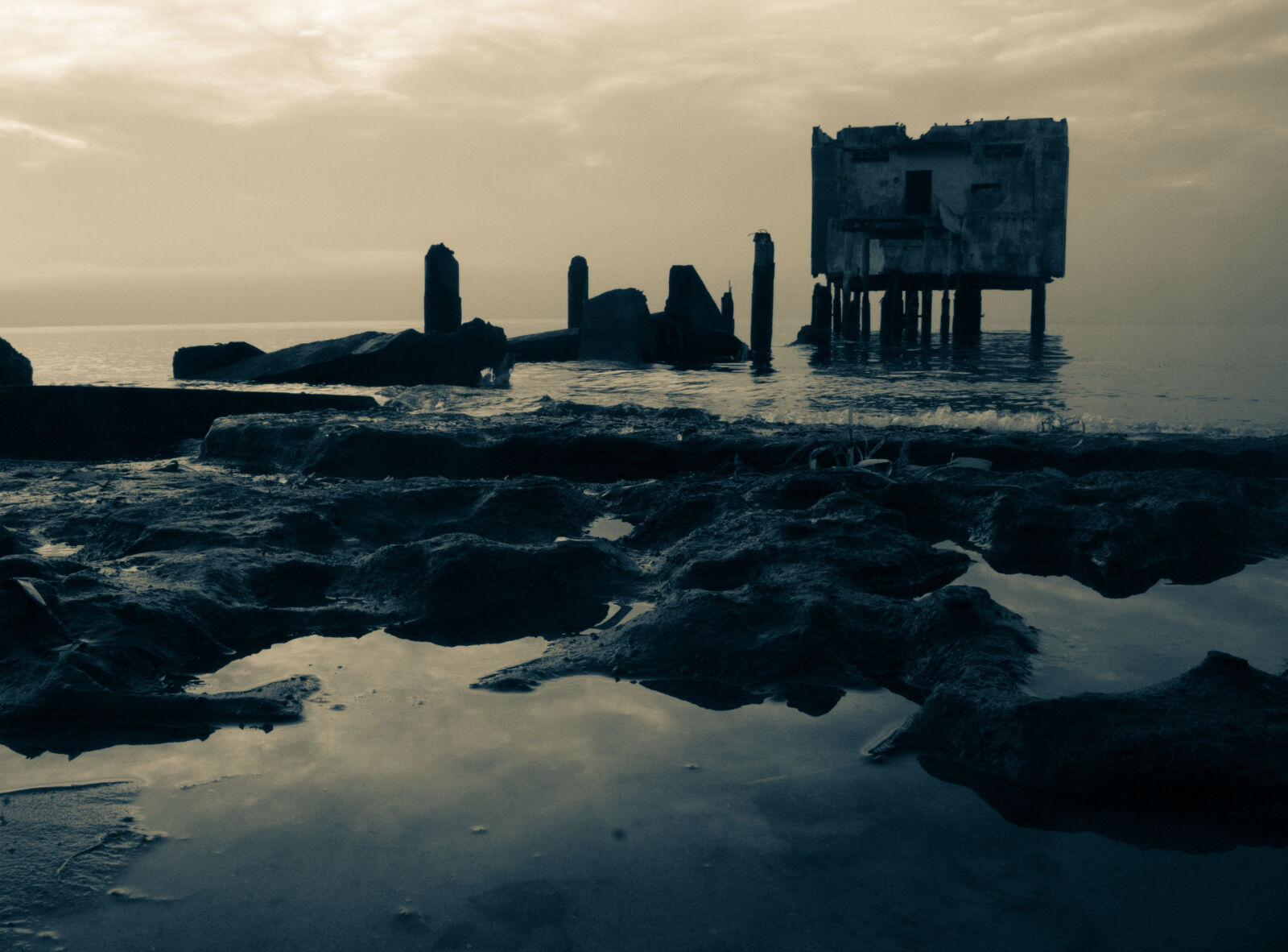 Canon EOS 600D (Rebel EOS T3i / EOS Kiss X5) sample photo. Landscape, old, oldbuilding, seascape photography